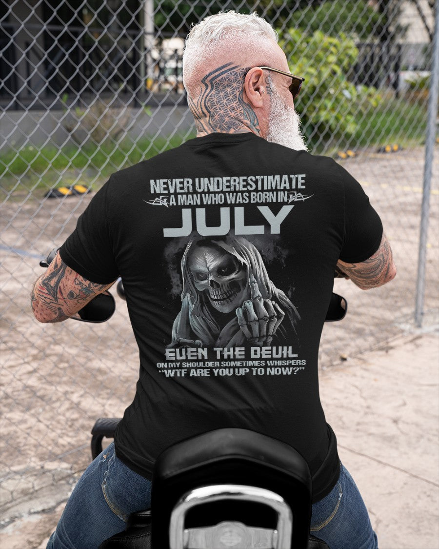 JULY - NEVER UNDERESTIUNDER A MAN - T-SHIRT FOR MAN - DONN07 (SKU08-05-07)