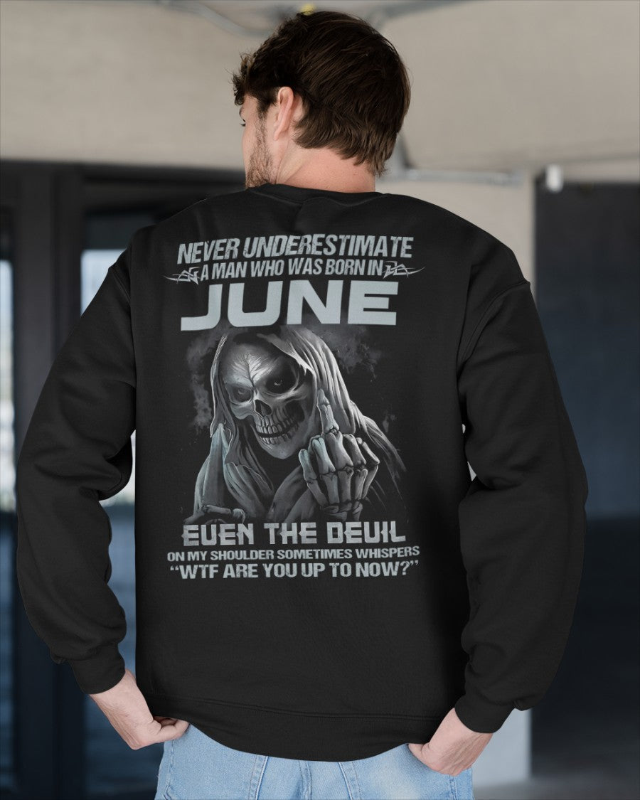 JUNE - NEVER UNDERESTIUNDER A MAN - T-SHIRT FOR MAN - DONN06 (SKU08-05-06)