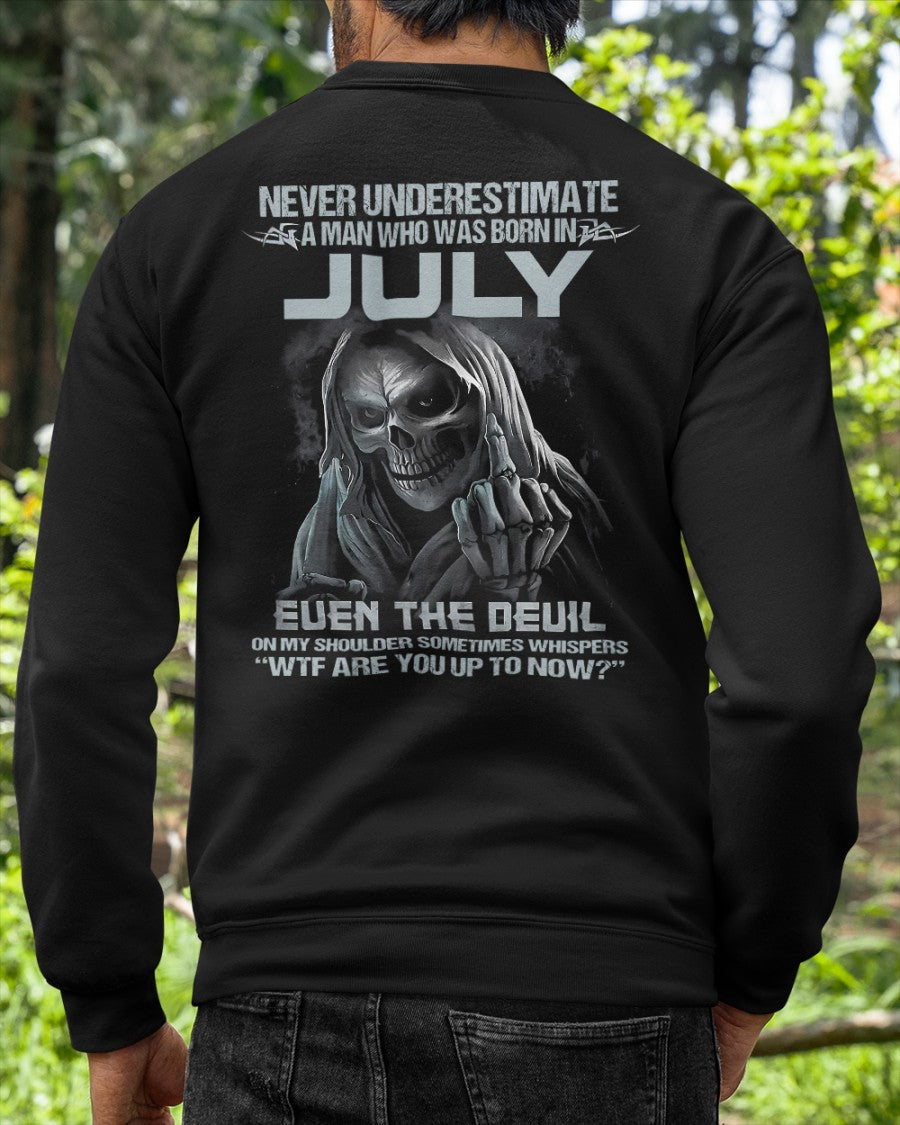 JULY - NEVER UNDERESTIUNDER A MAN - T-SHIRT FOR MAN - DONN07 (SKU08-05-07)