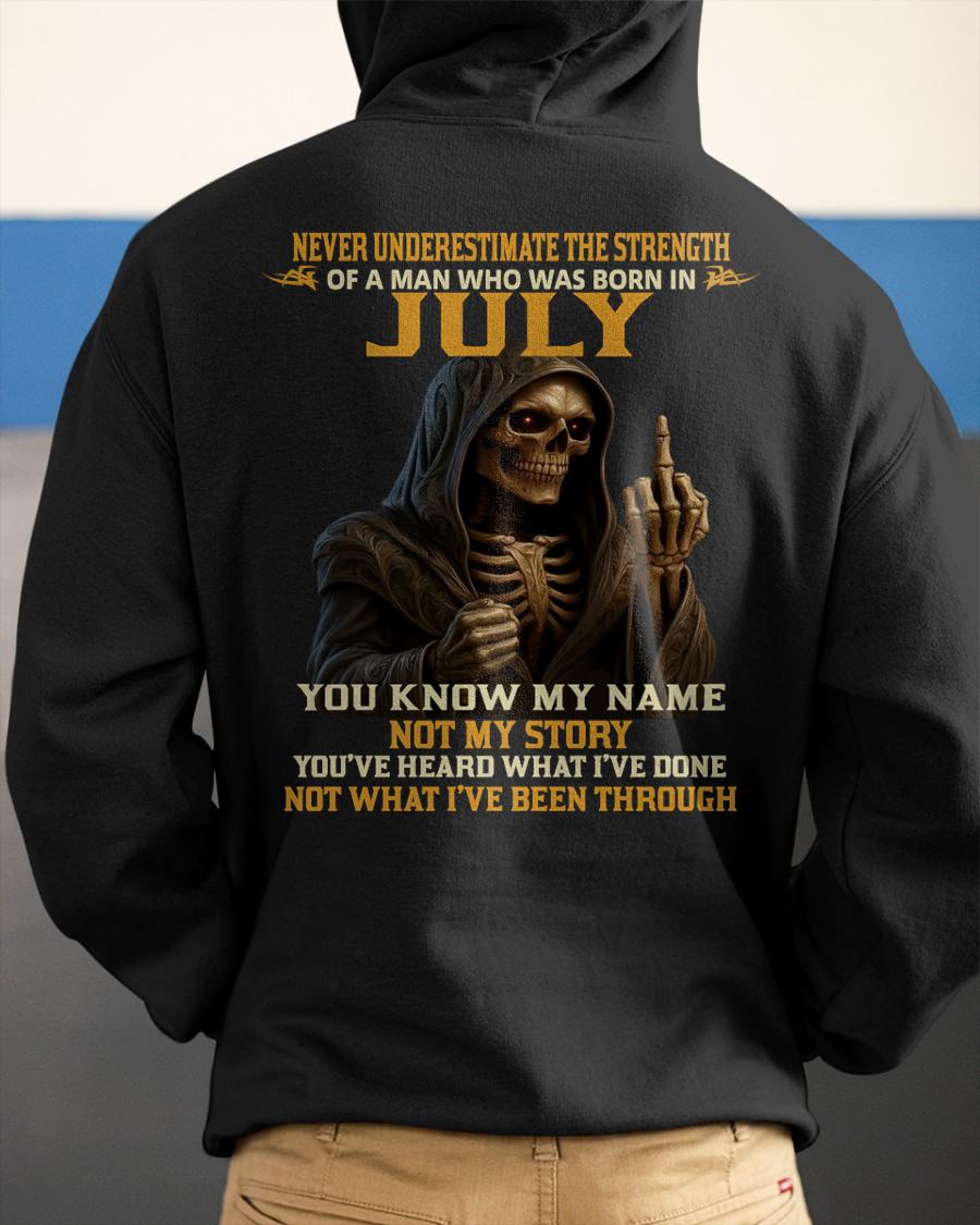 JULY - NEVER UNDERESTIMATE - BIRTHDAY T-SHIRT FOR MEN - EBIL07 (SKU26T-01-06-07)